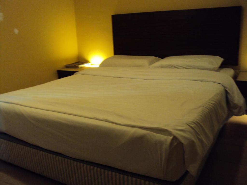 Golden Bay Hotel ملقا الغرفة الصورة